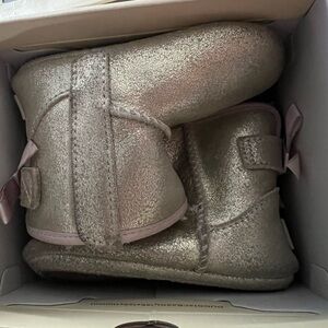 Ugg LEMMY II baby pink infant boots size 4/5